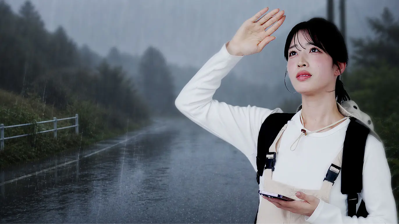 大雨の中の街並み